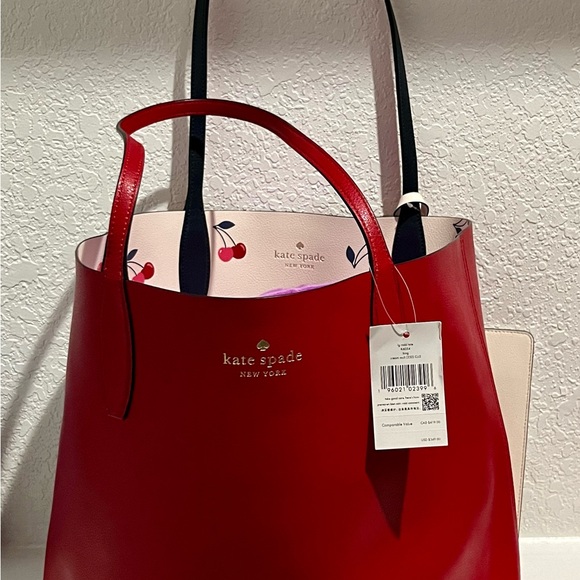 NWT Kate Spade Large Reversible Tote with wristlet. - Picture 4 of 6